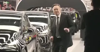 বিশ্বের প্রথম ট্রিলিয়নিয়ার হওয়ার পথে ইলন মাস্ক